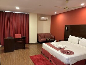 Deluxe Queen Room | Skrivbord, arbetsyta för laptop, strykjärn/strykbräda och gratis wi-fi