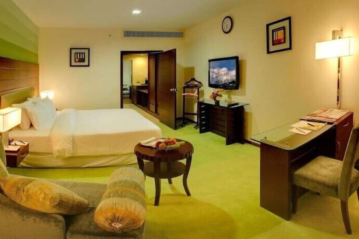 Executive Suite Room | 1 chambre, bureau, espace de travail pour ordinateurs portables