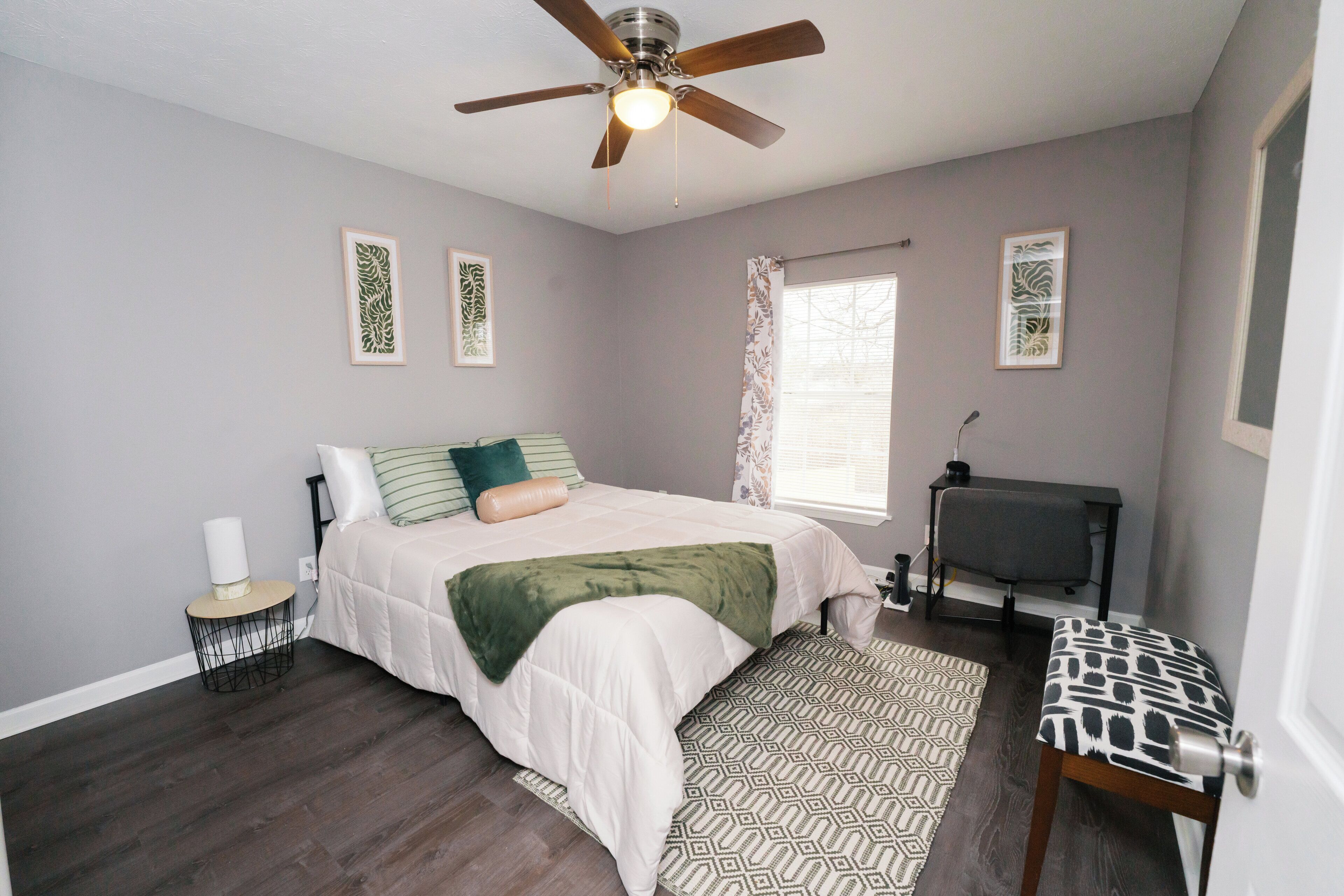 3 slaapkamers, een strijkplank/strijkijzer, wifi, beddengoed