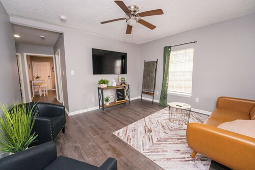 Comfy Knoxville Home
Near downtown, Interstate, Wi-Fi, Free local gift cards!