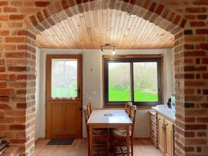 المنشأة من الداخل