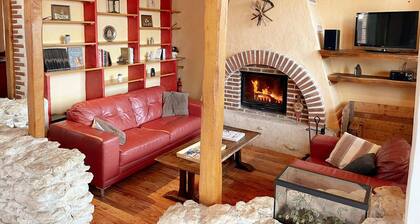 Cottage in Sologne with enclosed garden, pets allowed, parking and internet