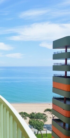 Property grounds - Renovated 3-bedroom apartment, seaside, terrace, near center, elevator (Platja d'Aro)