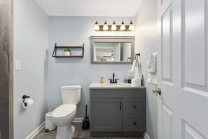 Shower, hair dryer, towels