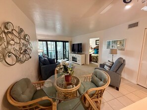Smart TV - Waterfront Cabana Unit in Popular Anglers Cove-Check it Out ! (Marco Island)