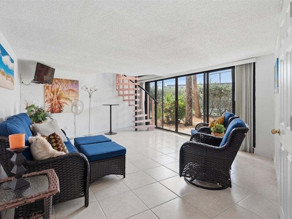 Interior - Waterfront 1BR condo with 2 baths, pool, marina, and WiFi. (Marco Island)