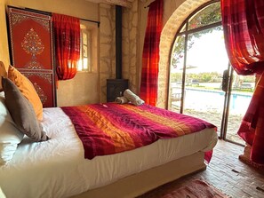 5 dormitorios, tabla de planchar con plancha, ropa de cama
