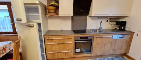 Departamento | Cocina privada | Refrigerador, horno, lavavajillas y tetera eléctrica