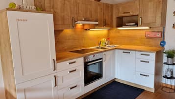 Refrigerador, horno, lavavajillas, cafetera/tetera