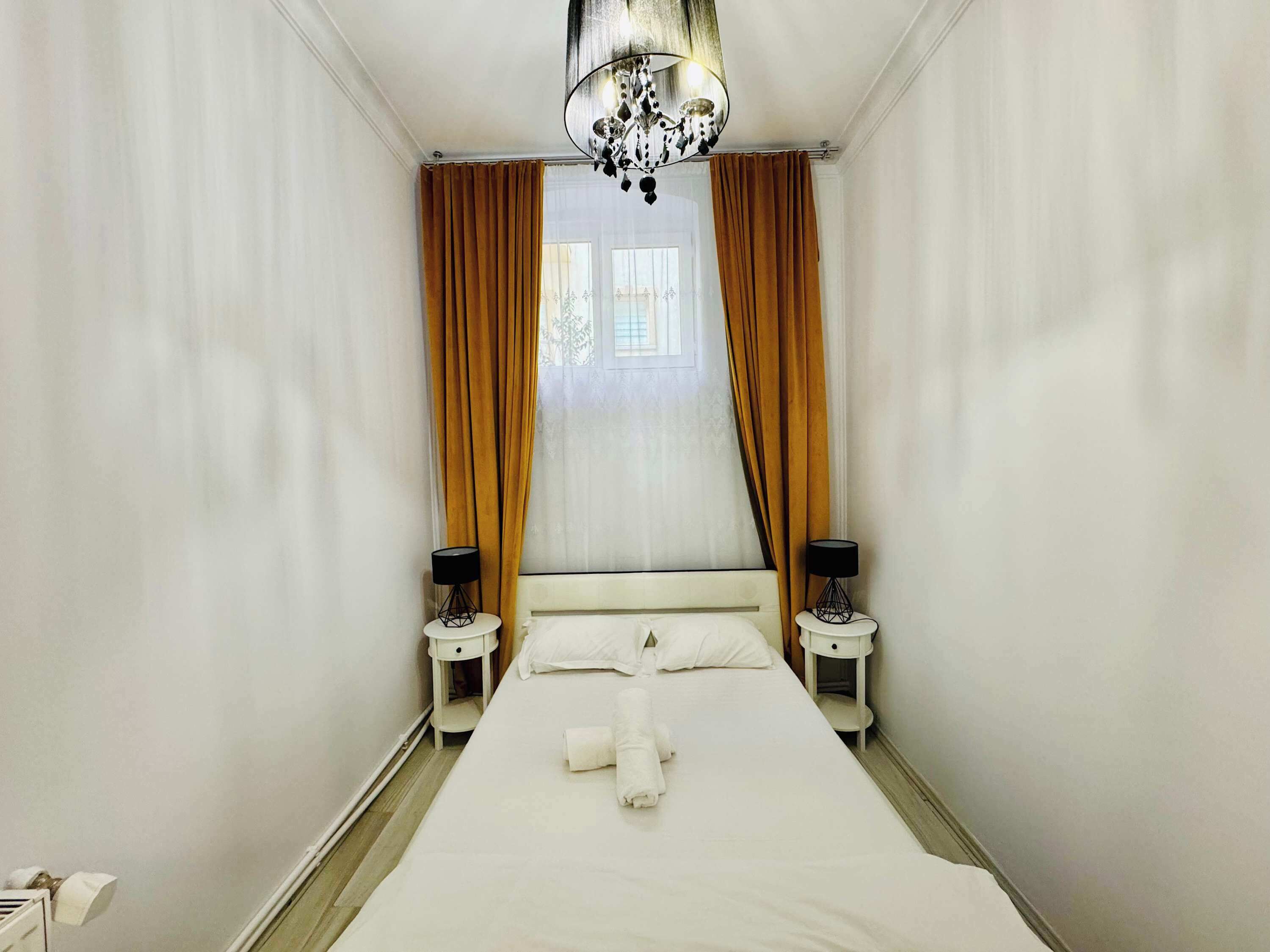 1 habitación, tabla de planchar con plancha, wifi y ropa de cama 