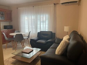 Appartement Exclusif, 2 chambres, vue ville | Coin séjour