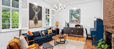 تلفزيون، ستيريو، مكتب