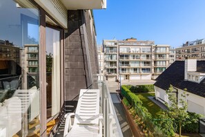 Property grounds - 2 bedroom accommodation in Sint Idesbald (Sint Idesbald)