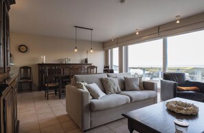 TV - 2 bedroom accommodation in Sint Idesbald (Sint Idesbald)