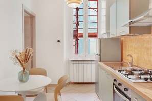 Kühlschrank, Ofen, Herdplatte, Geschirrspüler