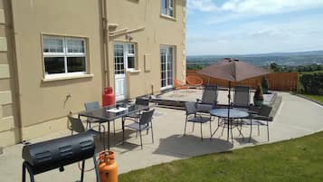House | Outdoor dining