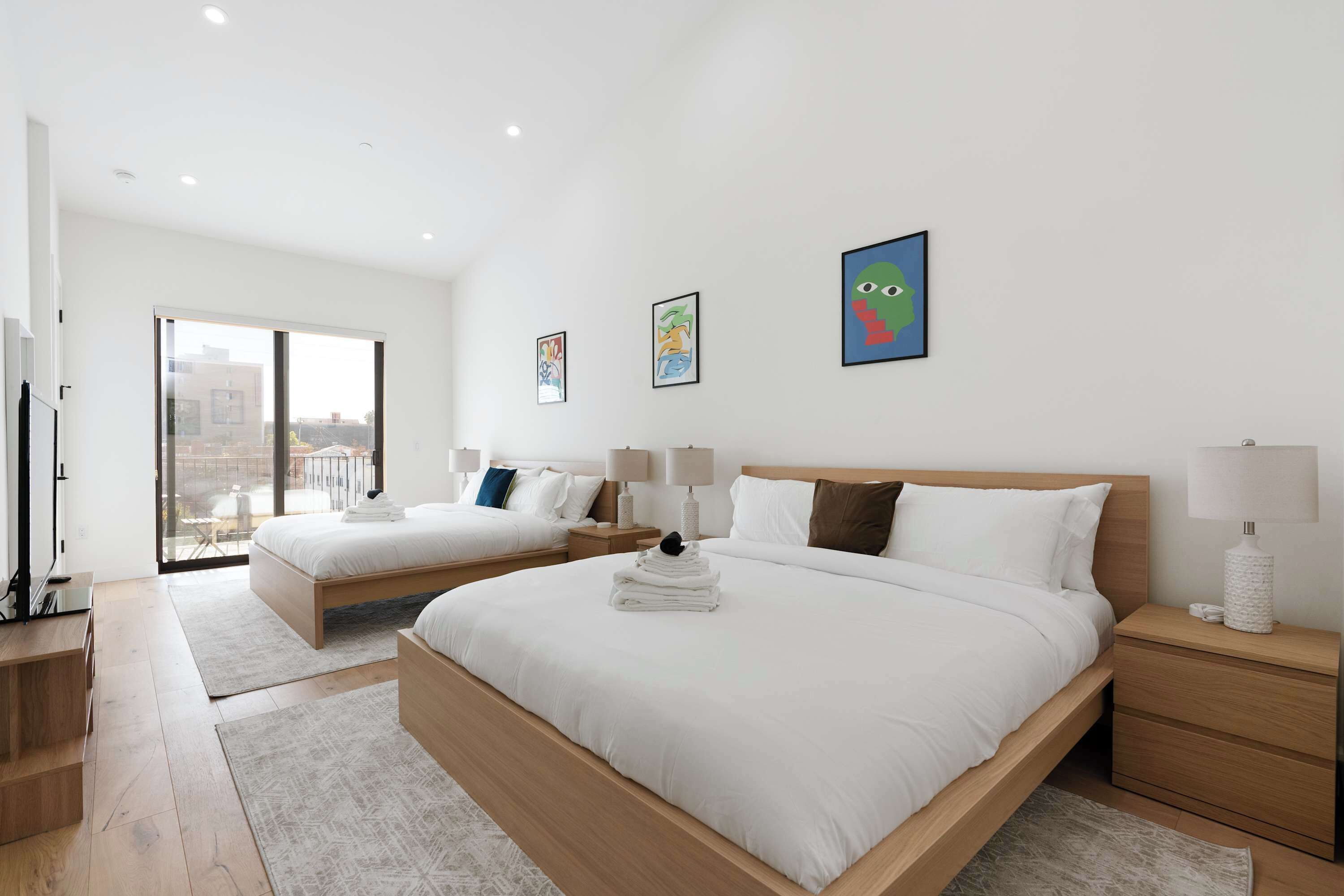 4 bedrooms, desk, iron/ironing board, travel crib