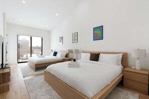 4 Schlafzimmer, Schreibtisch, Bügeleisen/Bügelbrett, Reisekinderbett