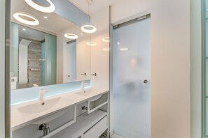 Hair dryer, bidet, towels, soap - Bal One bedroom apartment Adults Only (104) (Arona)