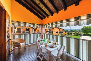 Apartment | Terrace/patio