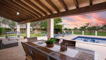 Villa | Outdoor dining