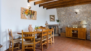 Villa | Dining - Villa Near Mountains (Selva)