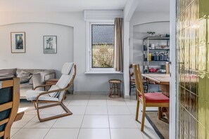 TV - 4 bedroom accommodation in Sint Idesbald (Sint Idesbald)