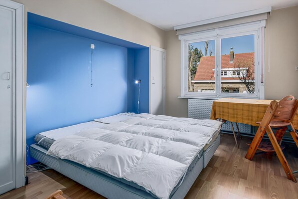 4 bedrooms, iron/ironing board, free WiFi