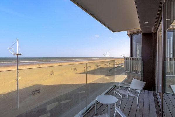 Property grounds - 2 bedroom accommodation in Sint-Idesbald (Sint-Idesbald)