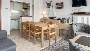 A compact living space with a dining area, kitchen, and seating area. - 2 bedroom accommodation in Sint Idesbald (Sint Idesbald)