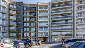 A multi-story parking garage with several cars parked. - 3 bedroom accommodation in Sint Idesbald (Sint Idesbald)