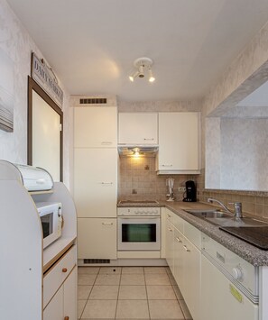 Fridge, oven, stovetop, toaster