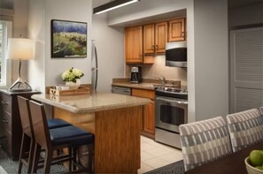 Microwave, dishwasher, cookware/dishes/utensils, ice maker