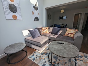 Chalet | Living area | TV - Cozy Two Bedroom Chalet in Sidmouth (Sidmouth)