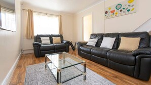 Unclassified image, 2 of 46, button - London - 3-beds - Sleeps 7 - Near River Thames (London)