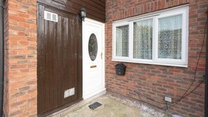 Unclassified image, 4 of 46, button - London - 3-beds - Sleeps 7 - Near River Thames (London)
