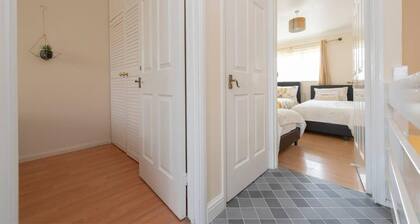 London - 3-beds - Sleeps 7 - Near River Thames