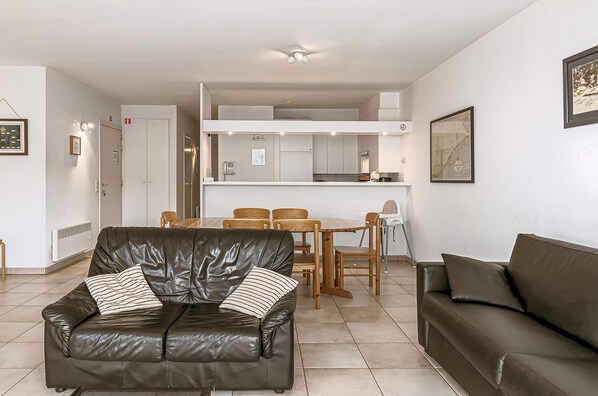 Living area - 2 bedroom accommodation in Sint-Idesbald (Sint-Idesbald)