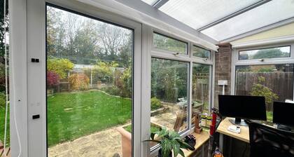 Cosy 3 bed Home for 4 Close to Virgina Water Lake