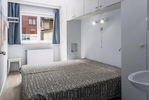 2 bedrooms