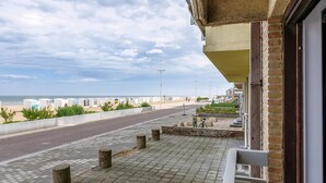 A coastal road with a sidewalk, bollards, and a bike parked by the curb. - 2 bedroom accommodation in Sint-Idesbald (Sint-Idesbald)