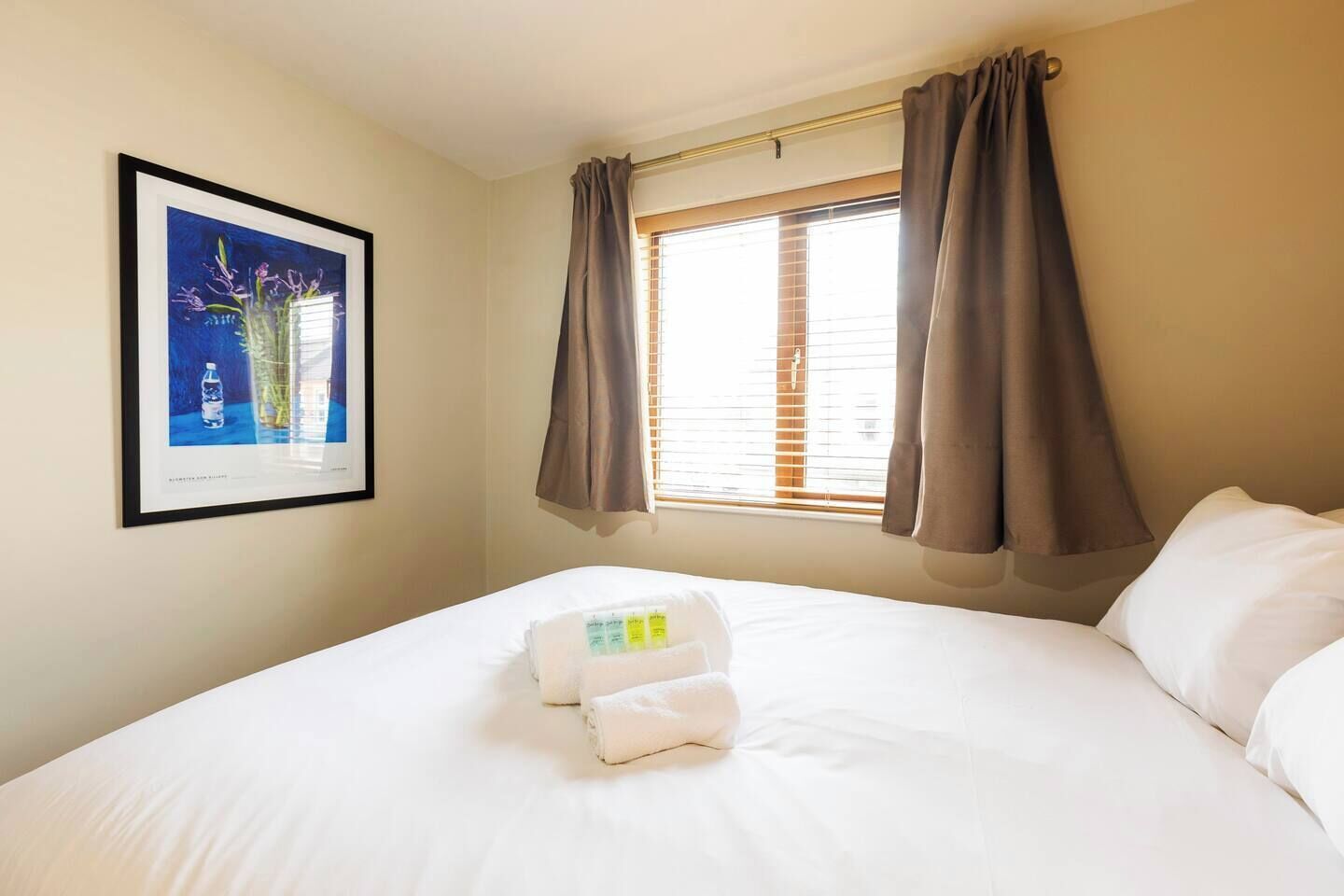 2 bedrooms, iron/ironing board, travel cot, WiFi