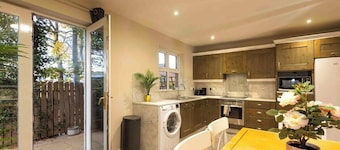 The Annadale - Luxury 3 Bd (Gold Short Term Stays)