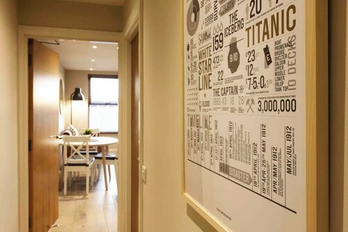 The Titanic-1bd Trendy Ap (Gold Short Term Stays)