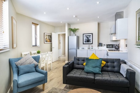 TV. Old Hollywood- 1 bd Ap (Gold Short Term Stays )