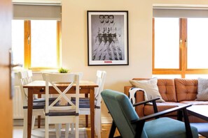 Dining - The Warhol - 2 bd Loft Style Ap. Ultra Fast WIFI (Belfast)