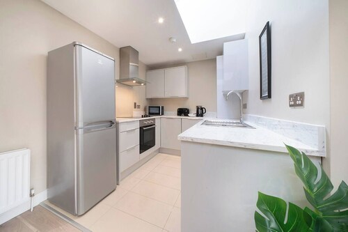 Pop Hollywood / Hip 2bd Ap (Gold Short Term Stays)