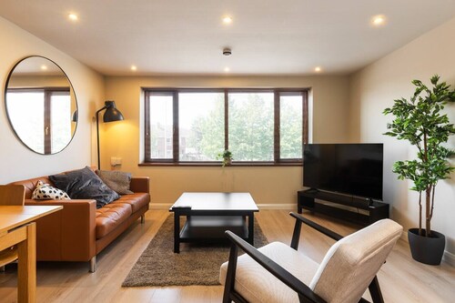 The Van Gogh- Unique 1 bd (Gold Short Term Stays)