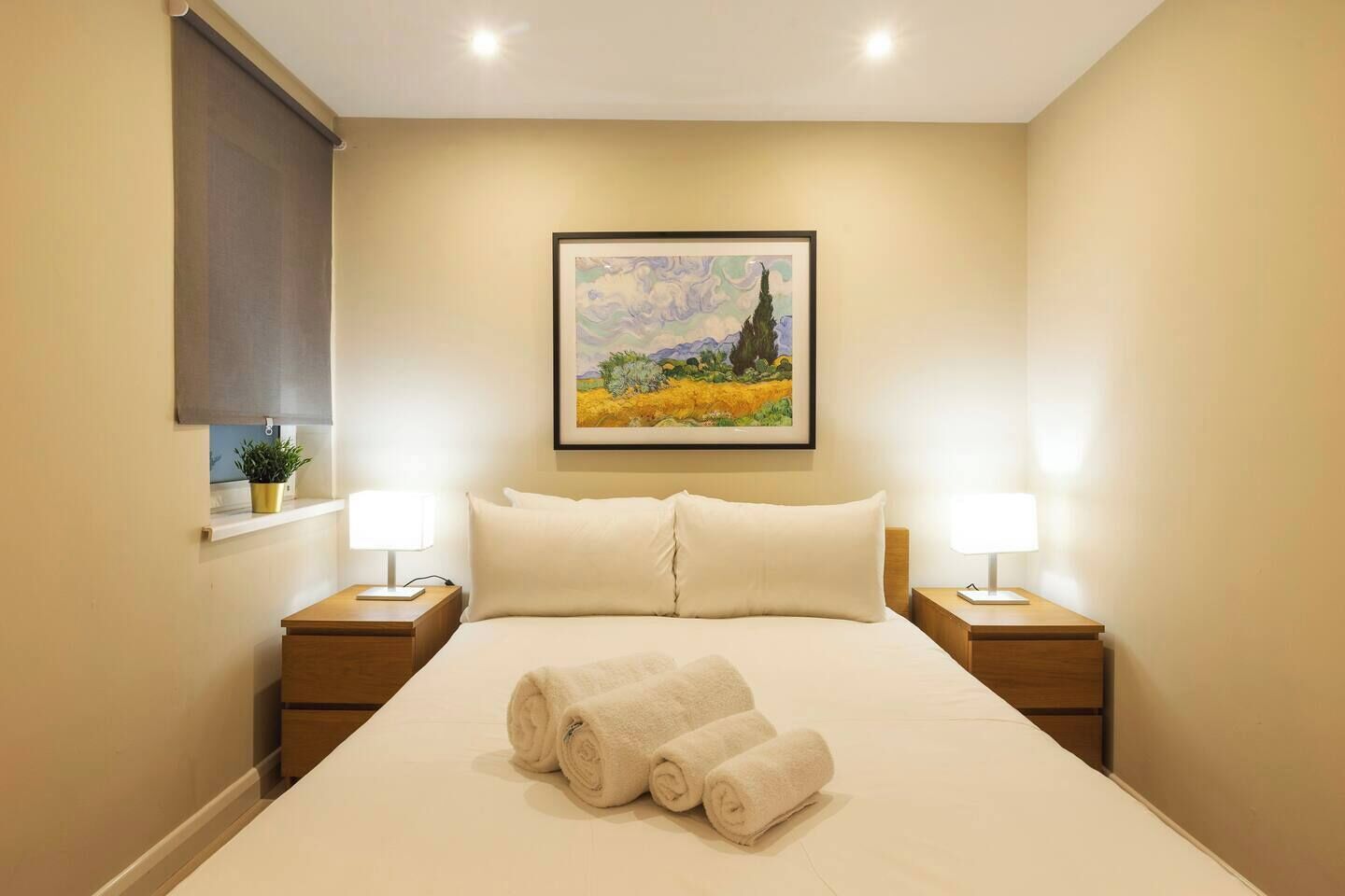 1 habitación, tabla de planchar con plancha, cuna de viaje y wifi 