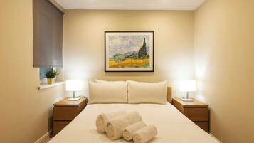 1 habitación, tabla de planchar con plancha, cuna de viaje y wifi